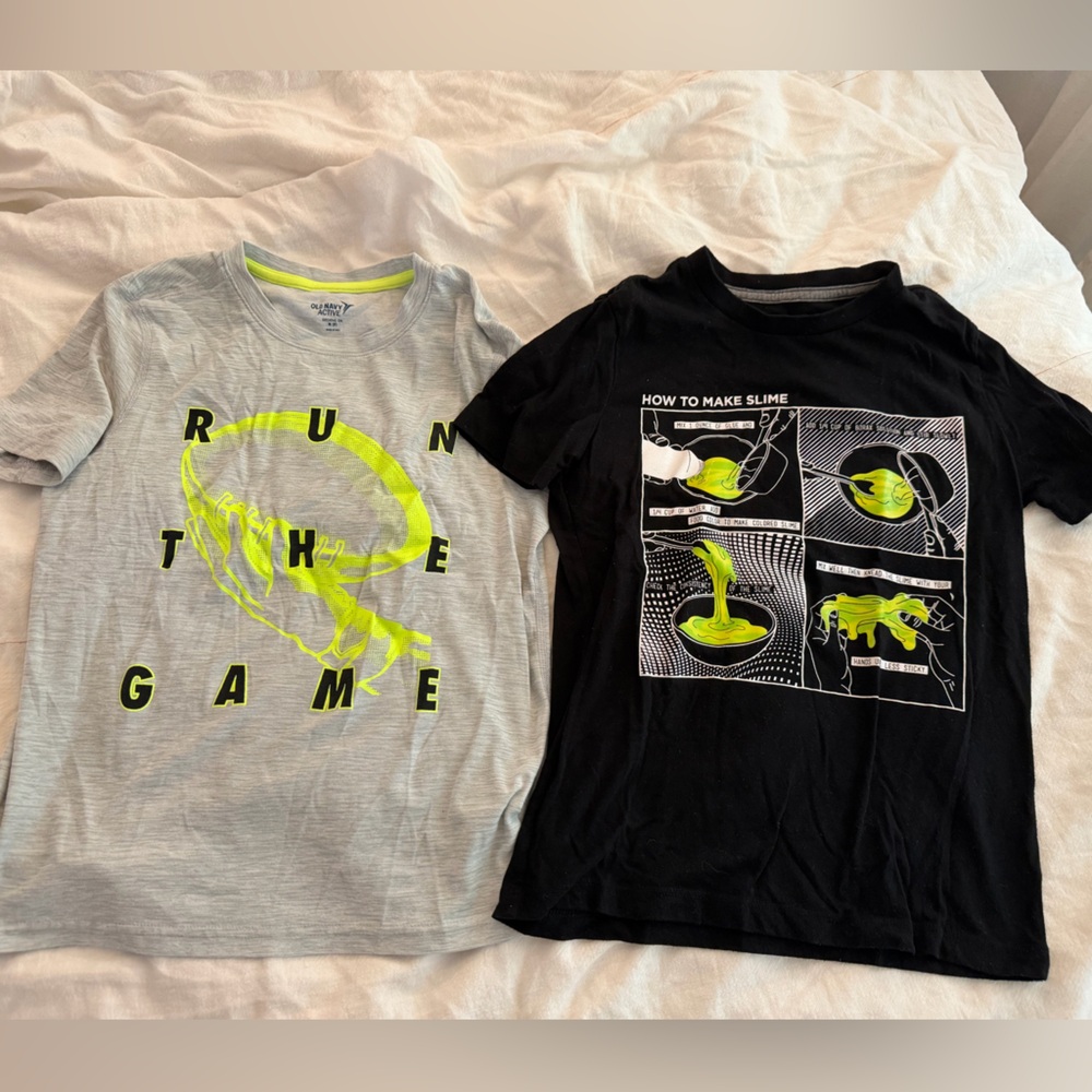 (2) Old Navy short sleeve shirt bundle boys size 8
Like new condition!